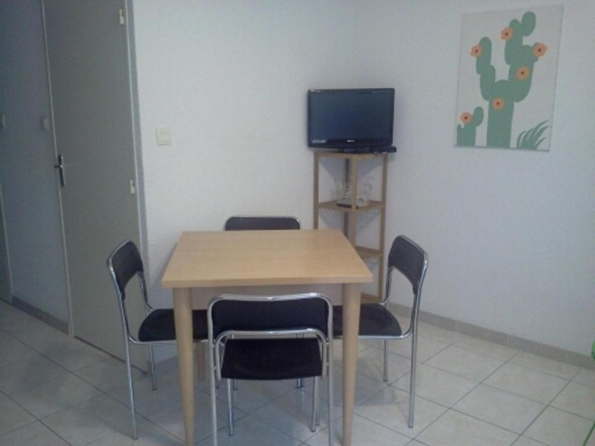Appartement F1 Calvi A 150 Metres De La Plage Bagian luar foto